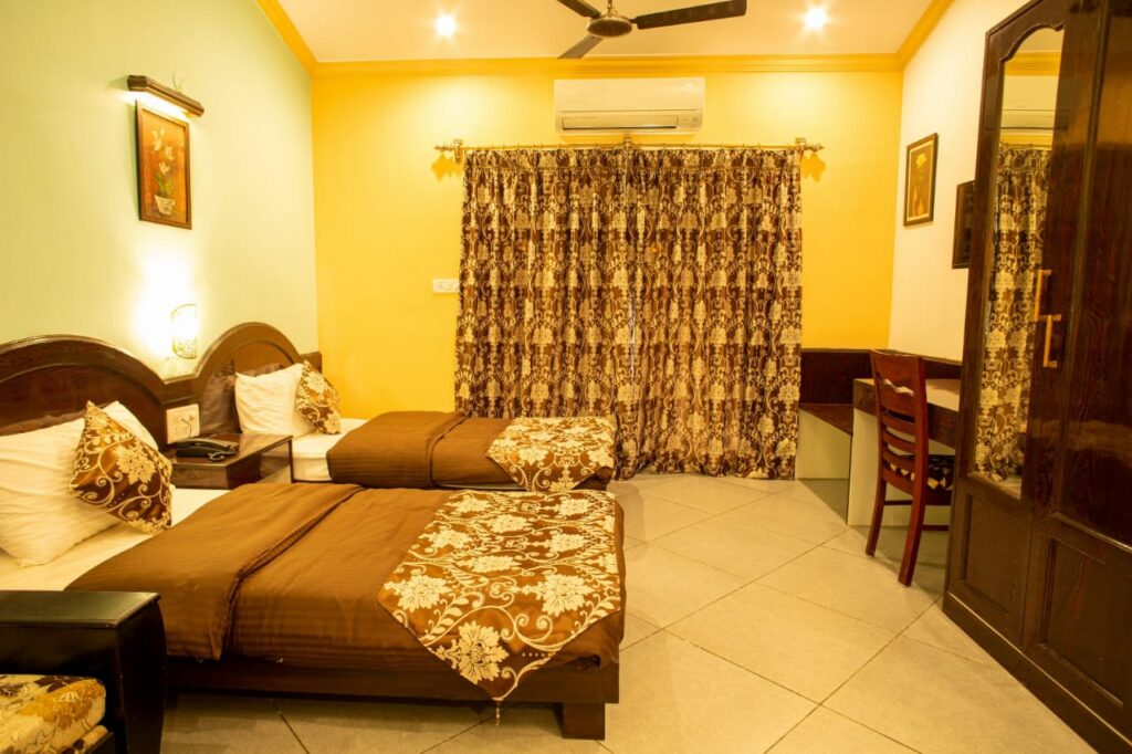 WhatsApp Image 2025-11-08 at 12.17.41 (1)